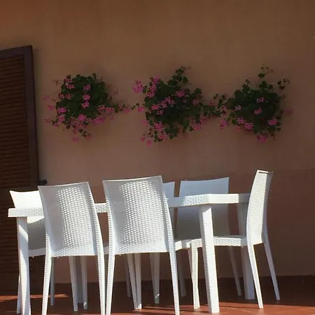 La Casa Sotto La Torre Antica Vakantiehuis Chia